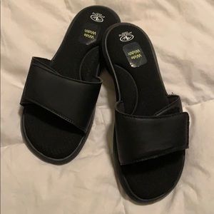 Women’s Size 5/6 Black Cushion Slides